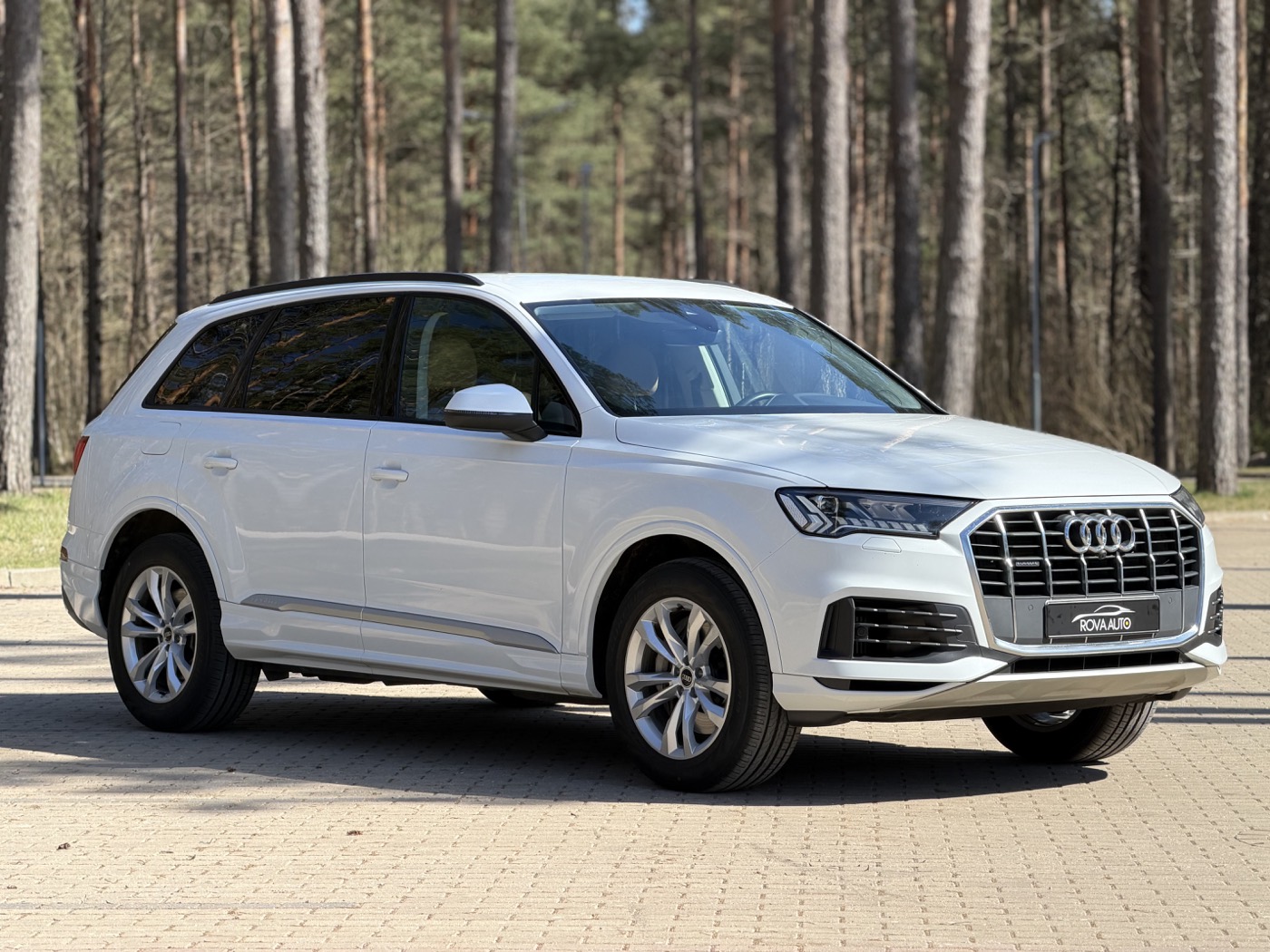 Balts Audi Q7 pēc piegādes Latvijā